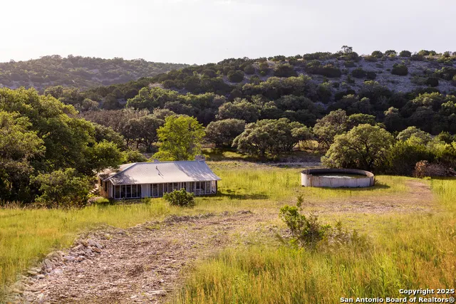 14910 Bullhead Rd Rocksprings, TX 78880
