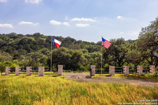 14910 Bullhead Rd Rocksprings, TX 78880