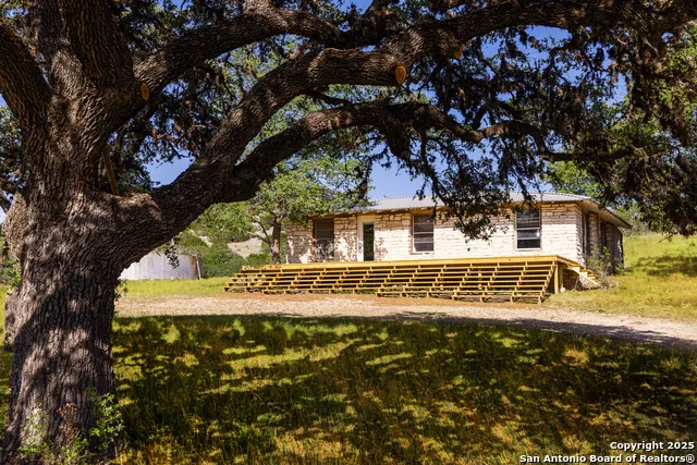 14910 Bullhead Rd Rocksprings, TX 78880