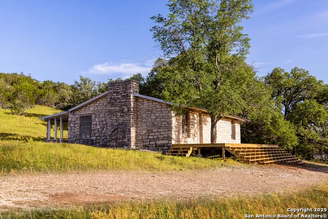 14910 Bullhead Rd Rocksprings, TX 78880