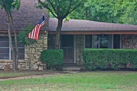 305 Bryan Street