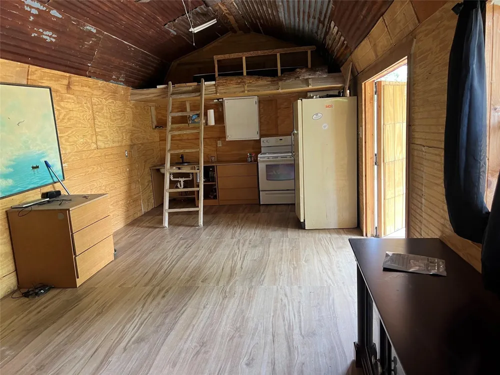 122 private road 1800A Clifton, TX 76634