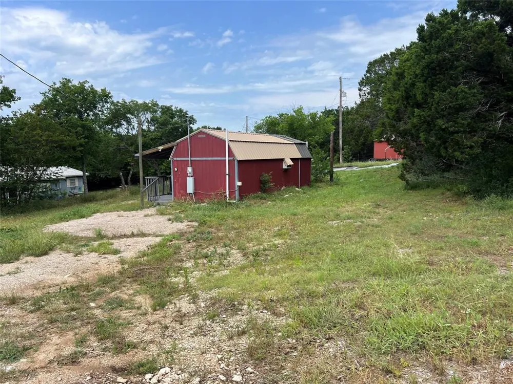 122 private road 1800A Clifton, TX 76634