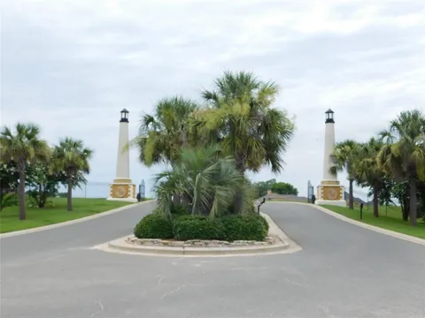 BELLE ROUGE CIRCLE