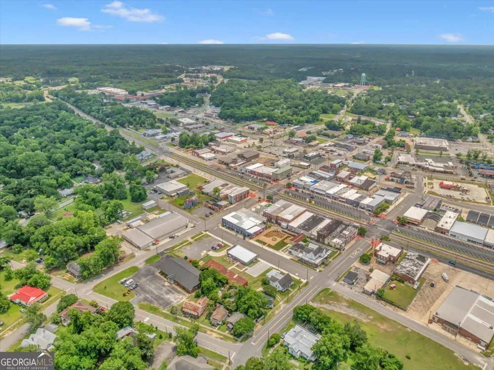 215 219 King ST Eastman, GA 31023