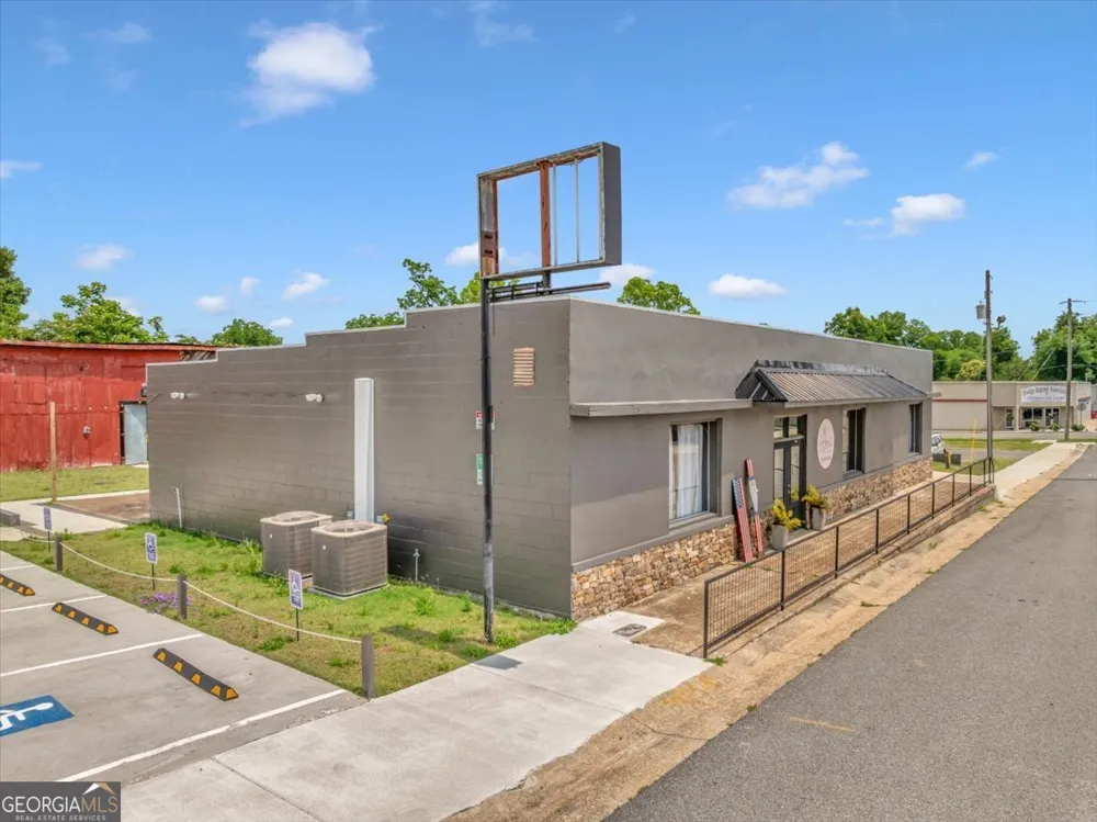 215 219 King ST Eastman, GA 31023
