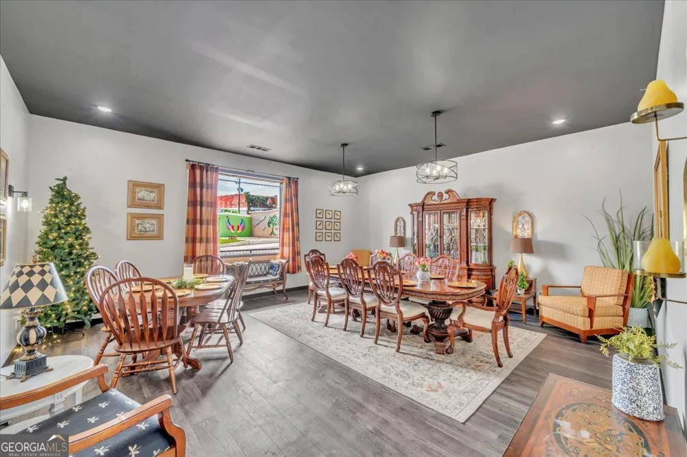 215 219 King ST Eastman, GA 31023
