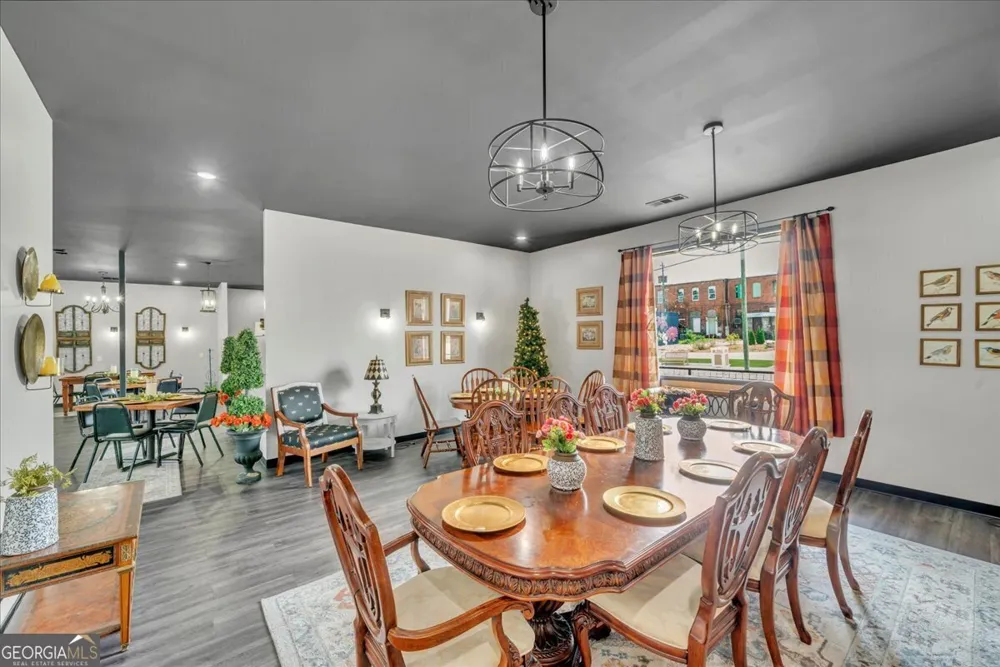 215 219 King ST Eastman, GA 31023