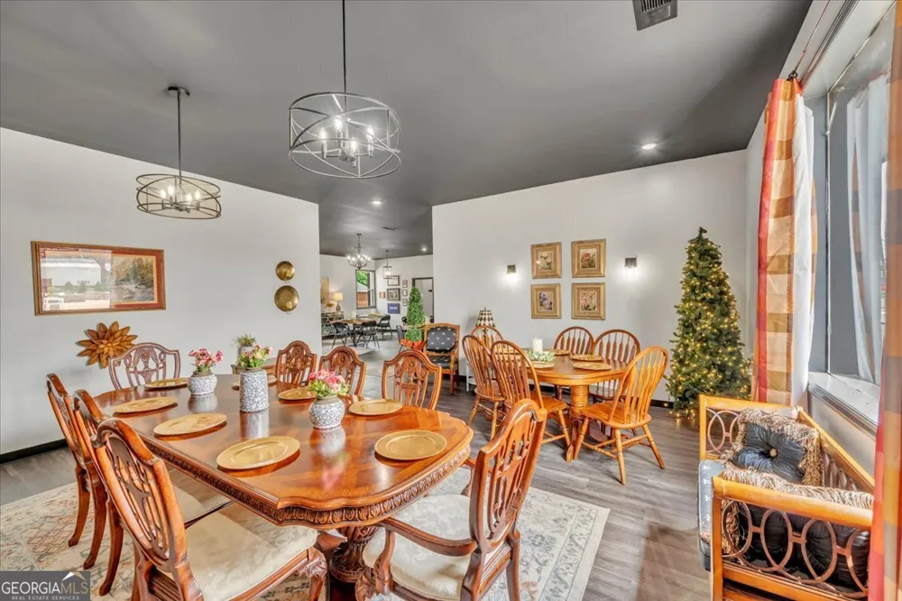 215 219 King ST Eastman, GA 31023