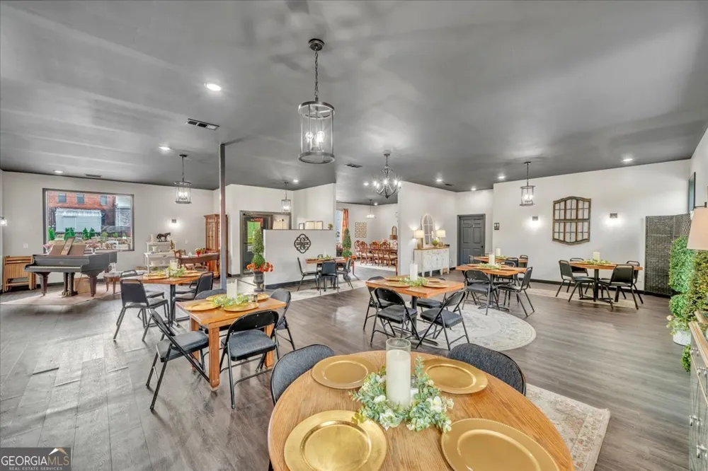 215 219 King ST Eastman, GA 31023
