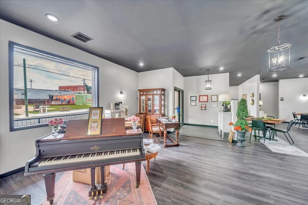 215 219 King ST Eastman, GA 31023