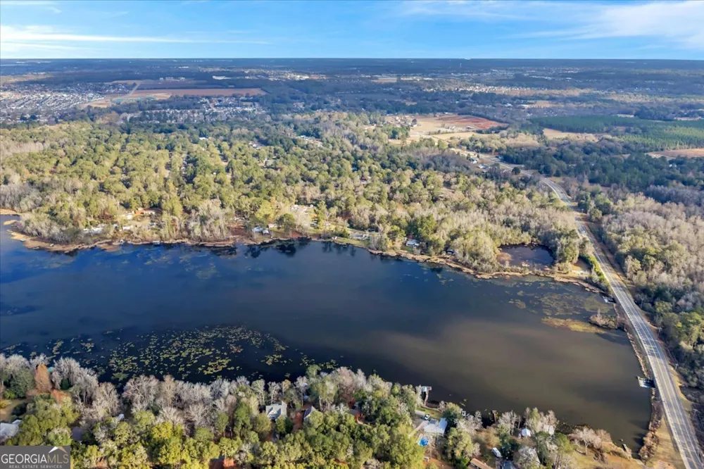 304 N Lake DR Perry, GA 31069