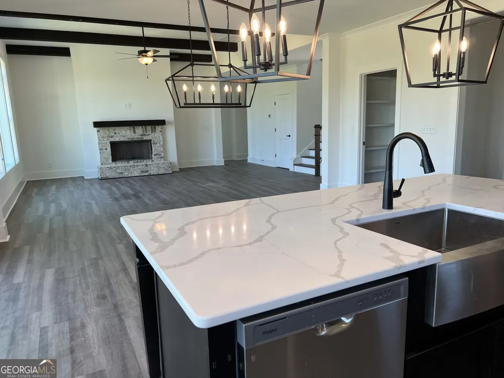 155 Hawthorne LN Forsyth, GA 31029