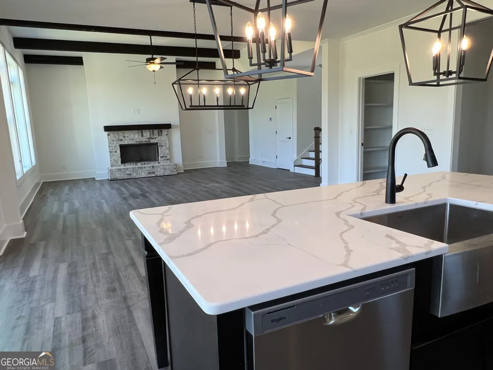 155 Hawthorne LN Forsyth, GA 31029