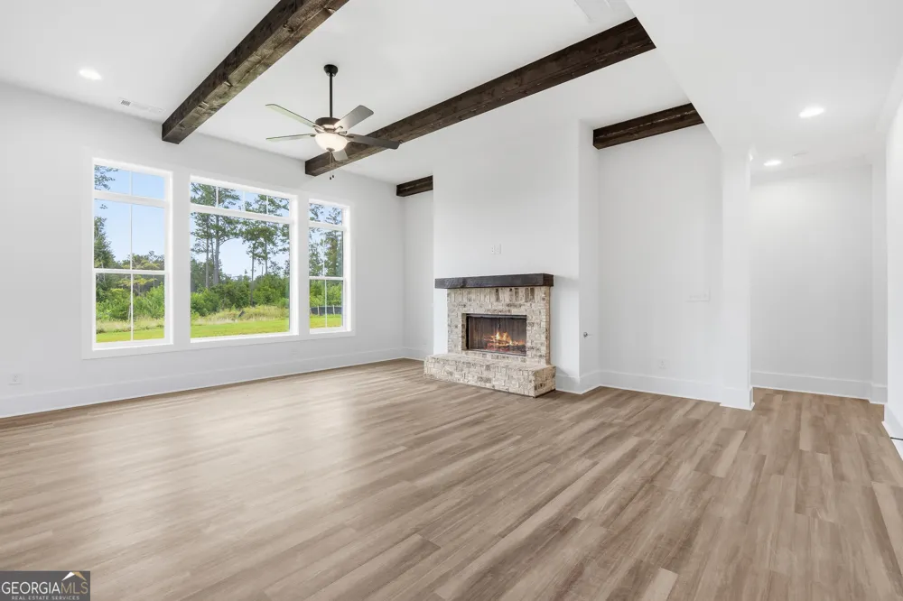 155 Hawthorne LN Forsyth, GA 31029