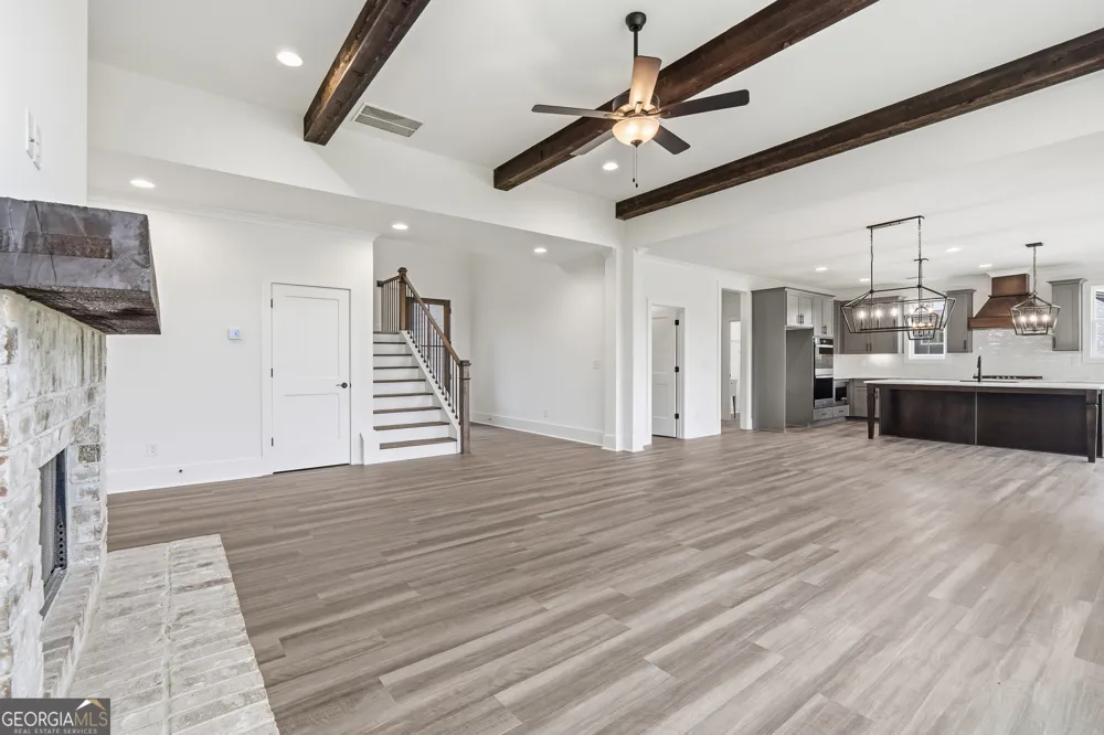 155 Hawthorne LN Forsyth, GA 31029