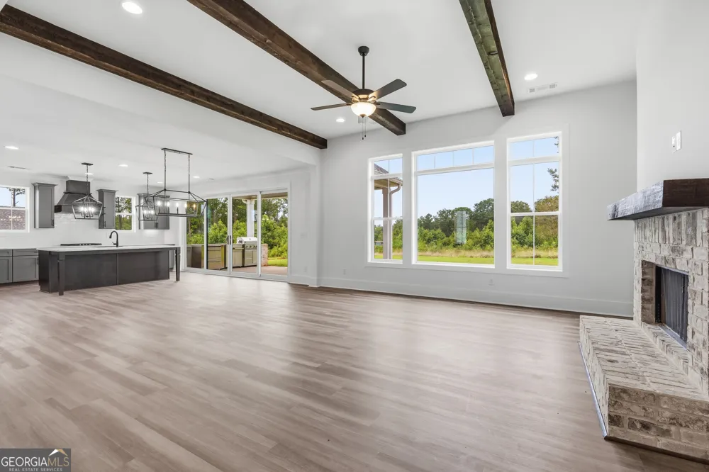 155 Hawthorne LN Forsyth, GA 31029