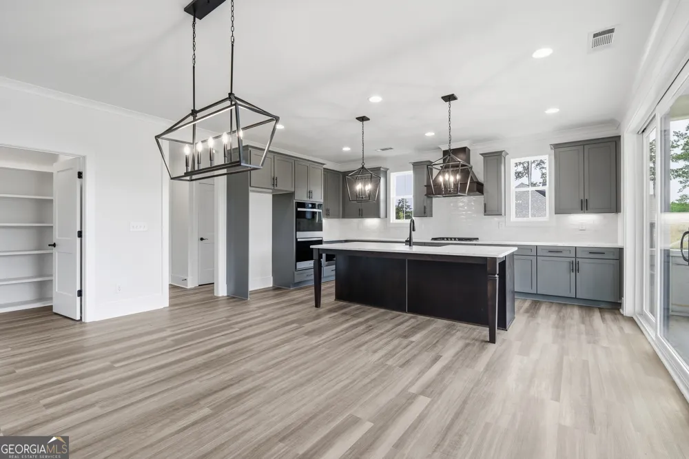 155 Hawthorne LN Forsyth, GA 31029