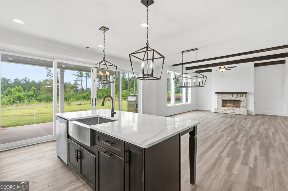 155 Hawthorne LN Forsyth, GA 31029