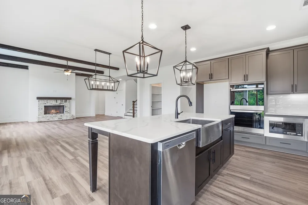 155 Hawthorne LN Forsyth, GA 31029