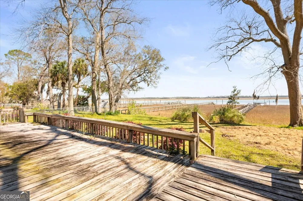 863 HICKORY BLUFF RD Waverly, GA 31565