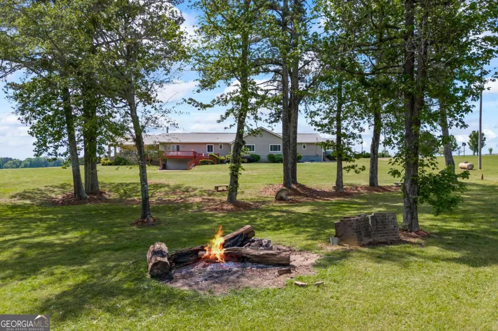 1691 Snows Mill RD Bogart, GA 30622
