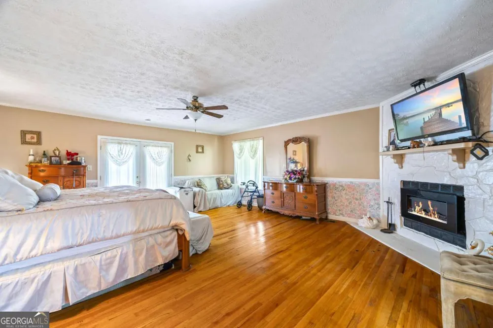 1691 Snows Mill RD Bogart, GA 30622