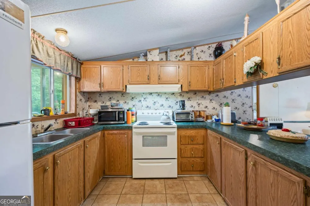 1691 Snows Mill RD Bogart, GA 30622