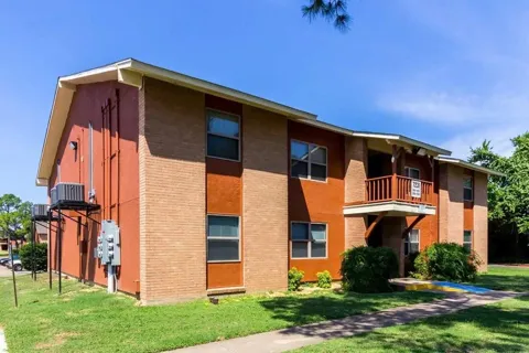 7203 S Great Trinity Forest Wy
