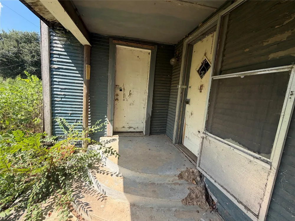 322 Walnut Street Donie, TX 75838