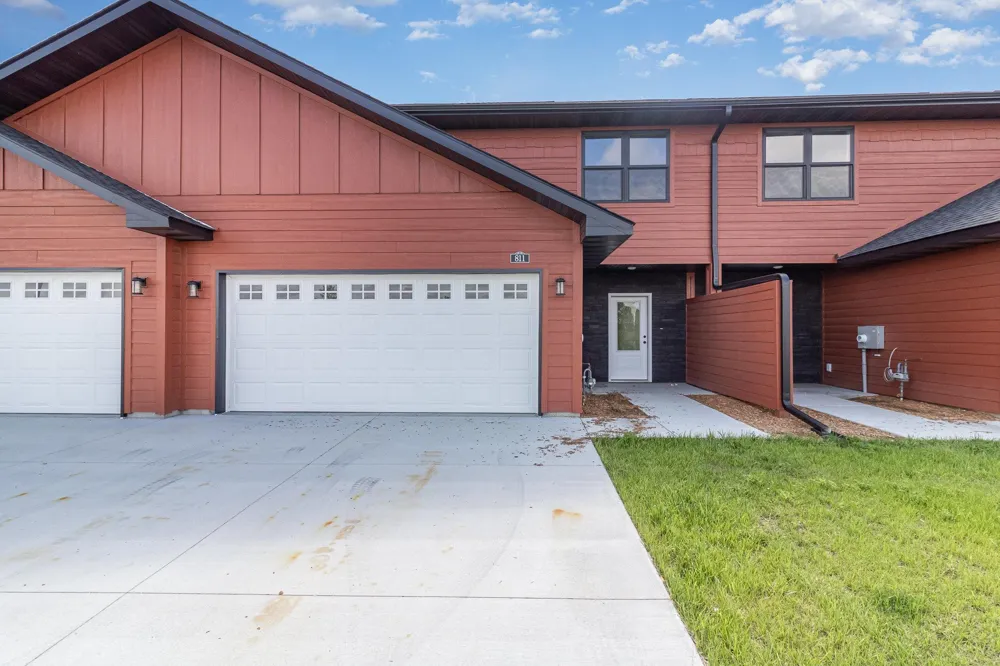 811 Viburnum Street Belle Plaine, MN 56011