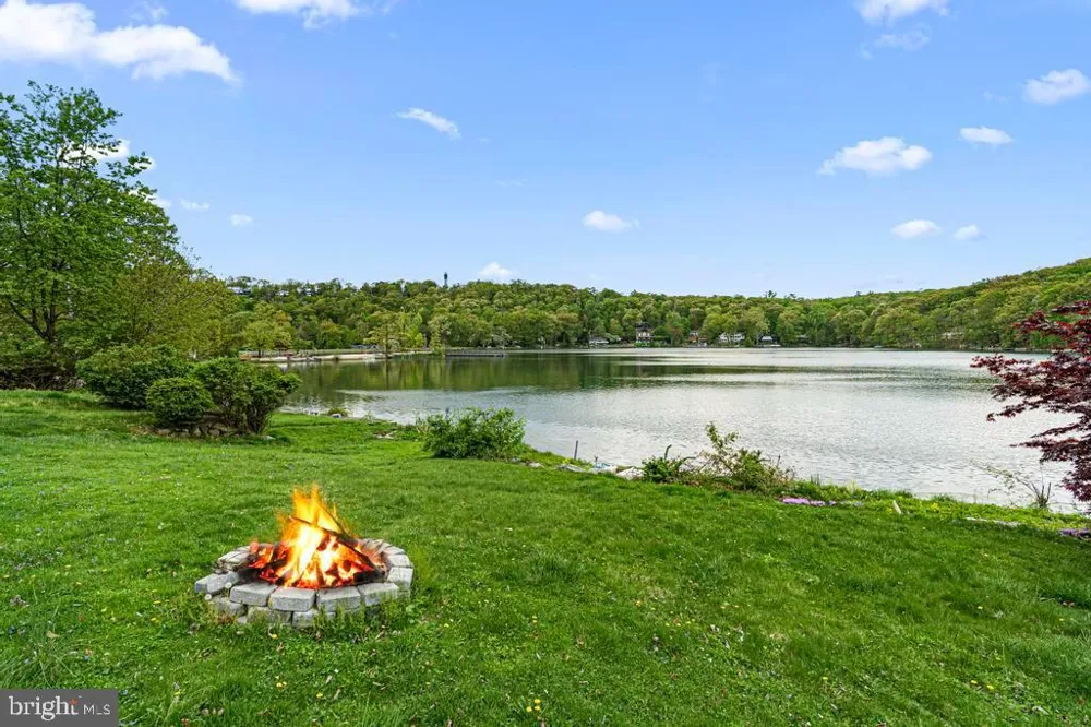 39 UPPER LAKEVIEW AVENUE Ringwood, NJ 07456
