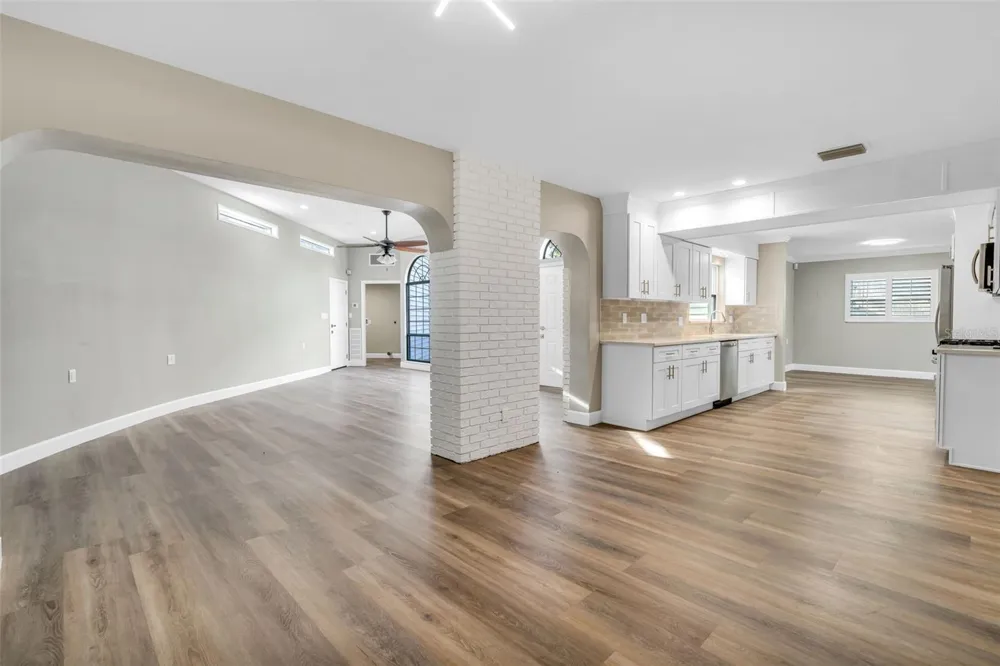 216 S SHORE CREST DRIVE Tampa, FL 33609