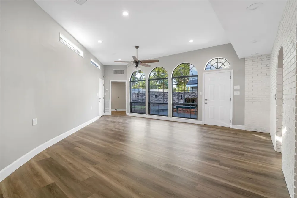 216 S SHORE CREST DRIVE Tampa, FL 33609
