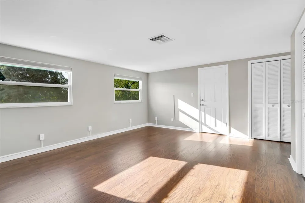 216 S SHORE CREST DRIVE Tampa, FL 33609