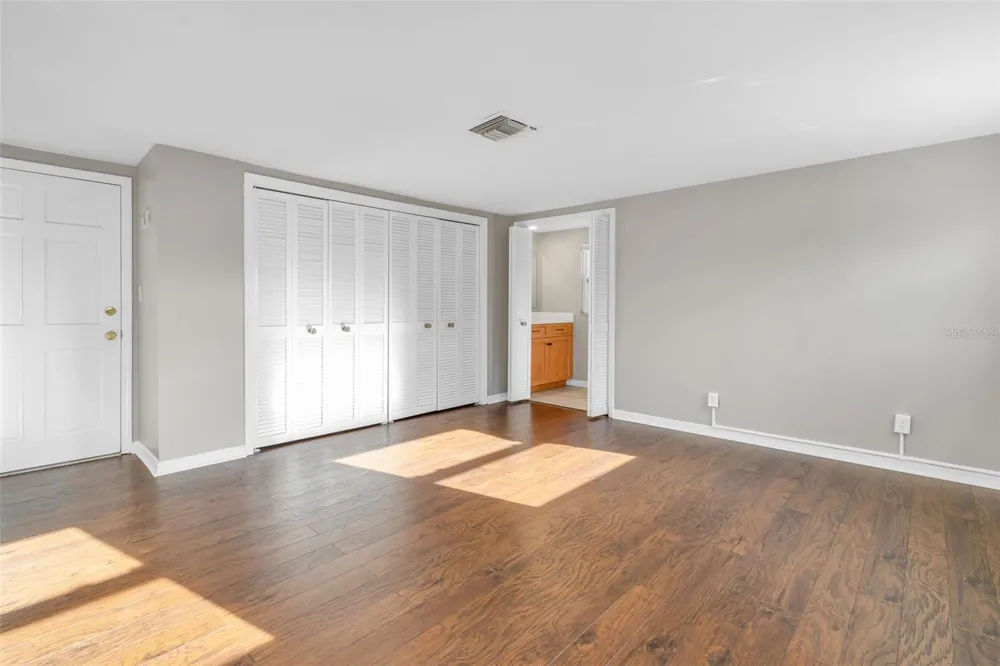 216 S SHORE CREST DRIVE Tampa, FL 33609