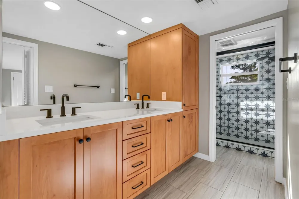 216 S SHORE CREST DRIVE Tampa, FL 33609