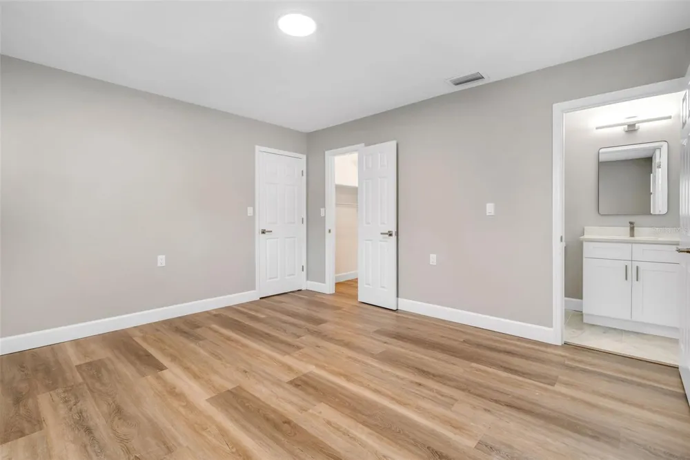 216 S SHORE CREST DRIVE Tampa, FL 33609