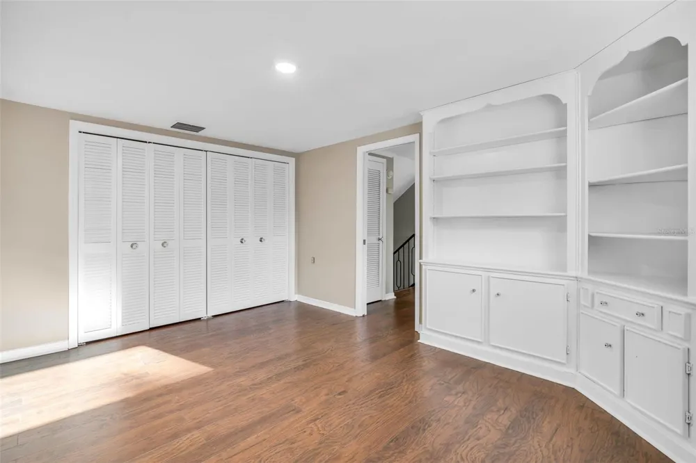 216 S SHORE CREST DRIVE Tampa, FL 33609