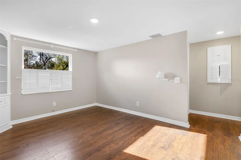 216 S SHORE CREST DRIVE Tampa, FL 33609