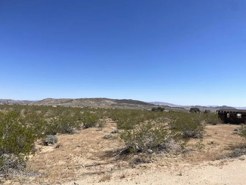 216 Jesse Road Landers, CA 92285
