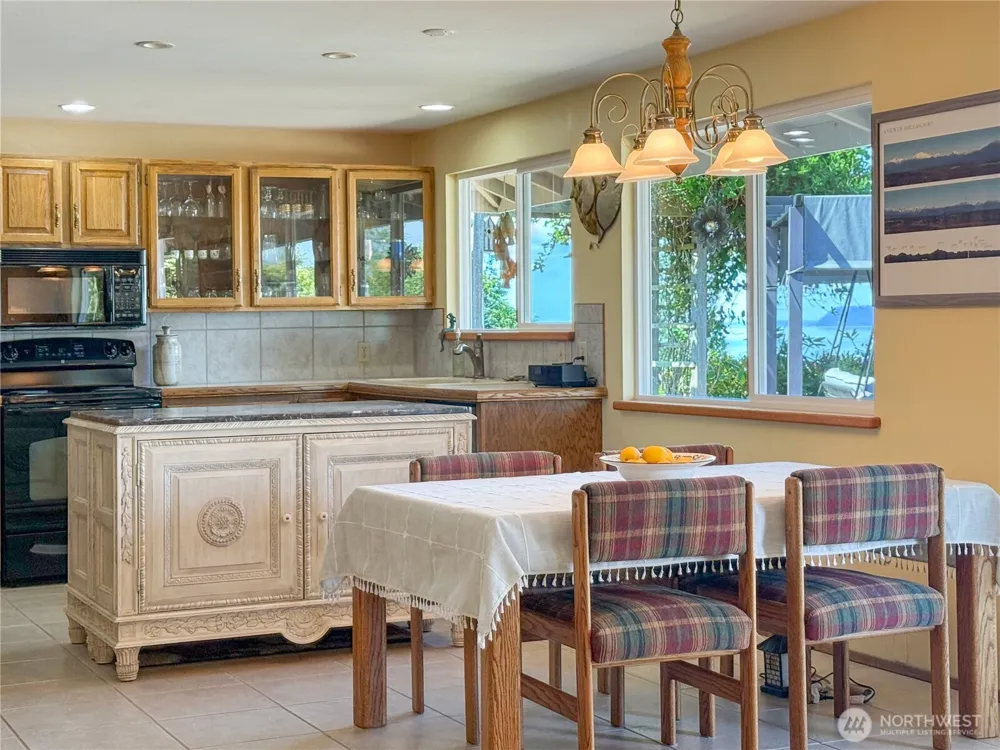 16 A Saratoga  (Including D-15) Drive Hat Island, WA 98206