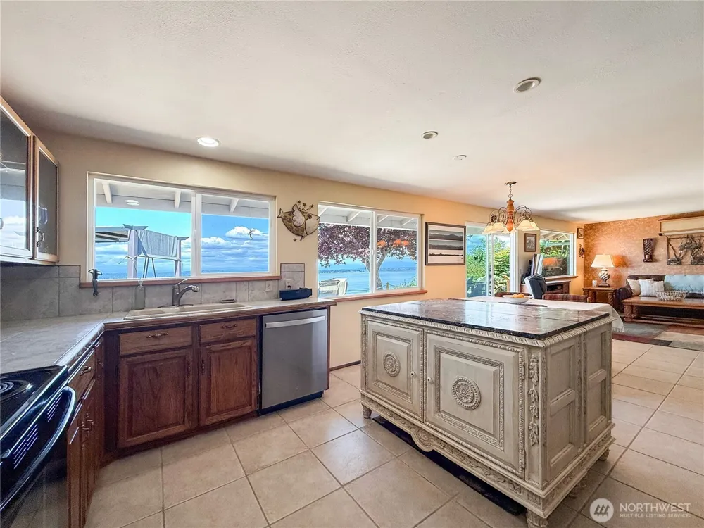 16 A Saratoga  (Including D-15) Drive Hat Island, WA 98206
