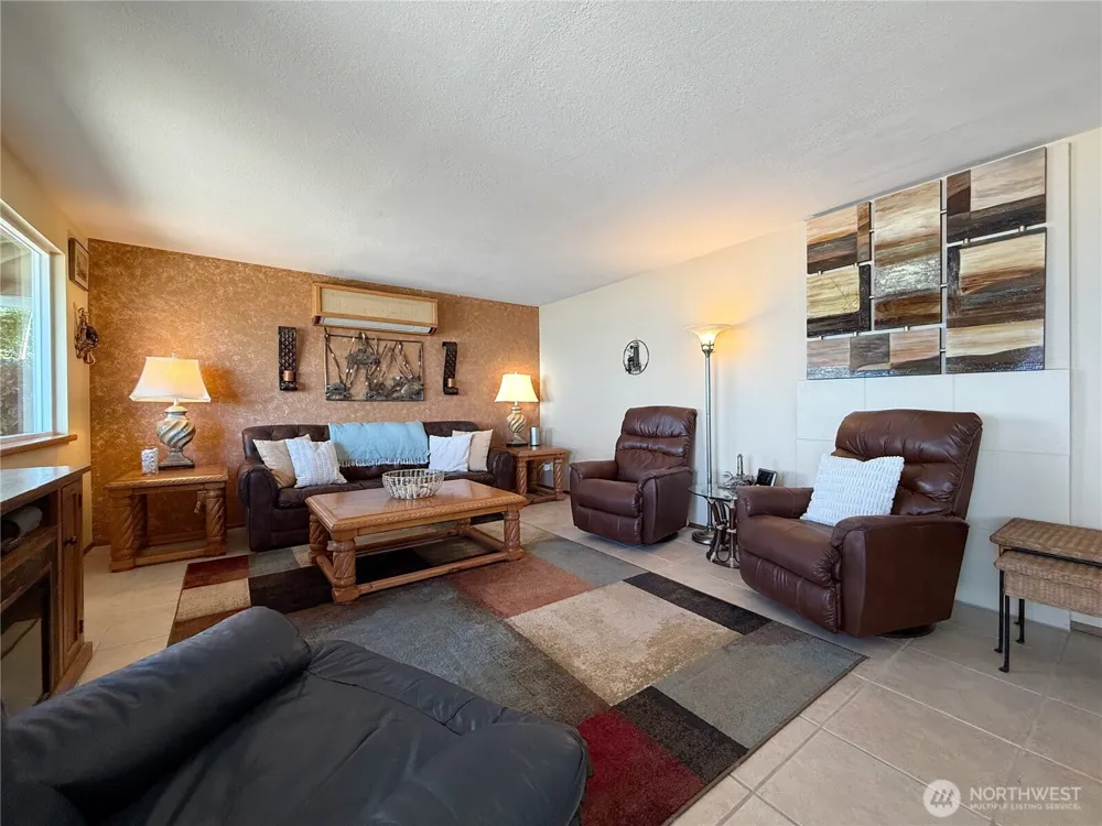 16 A Saratoga  (Including D-15) Drive Hat Island, WA 98206