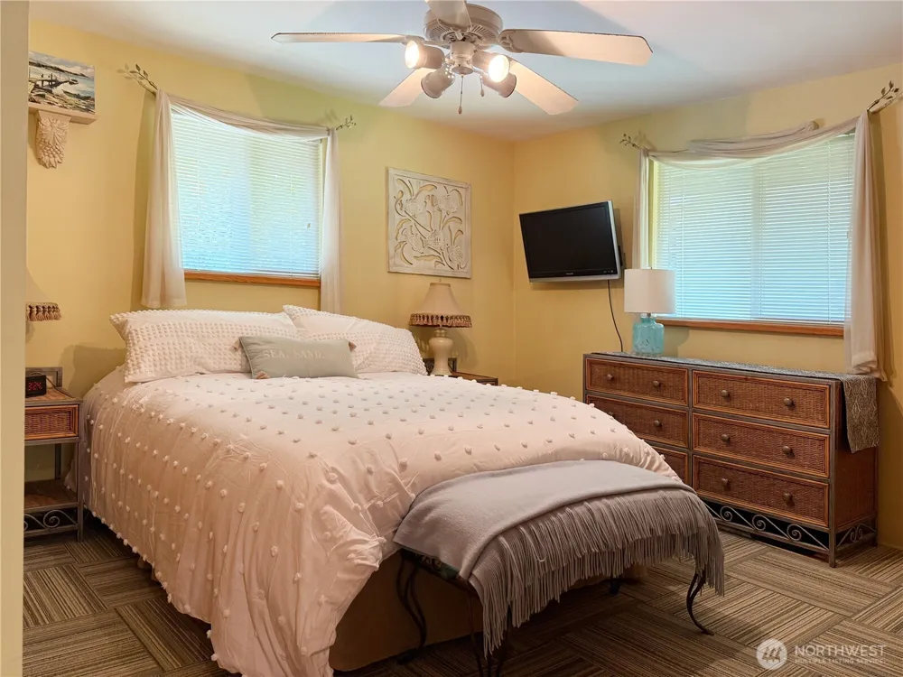 16 A Saratoga  (Including D-15) Drive Hat Island, WA 98206