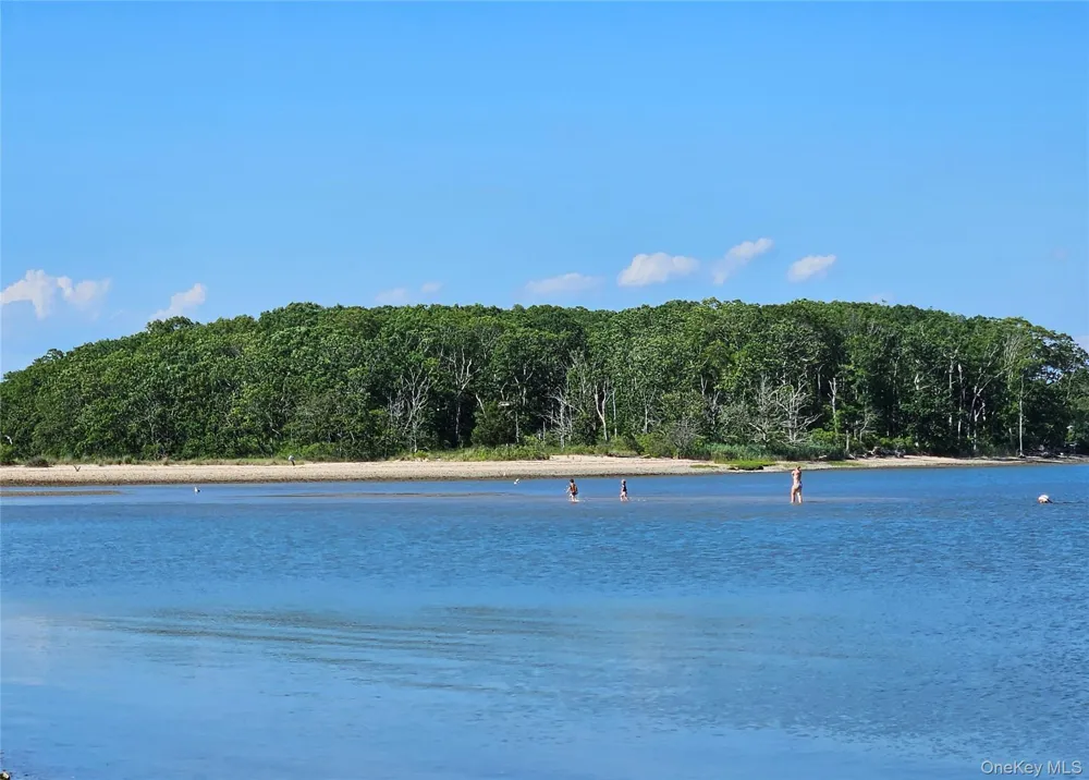 3650 Bay Shore Road Greenport, NY 11944