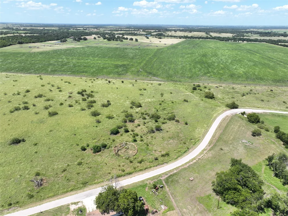 E TRAVIS Holland, TX 76534