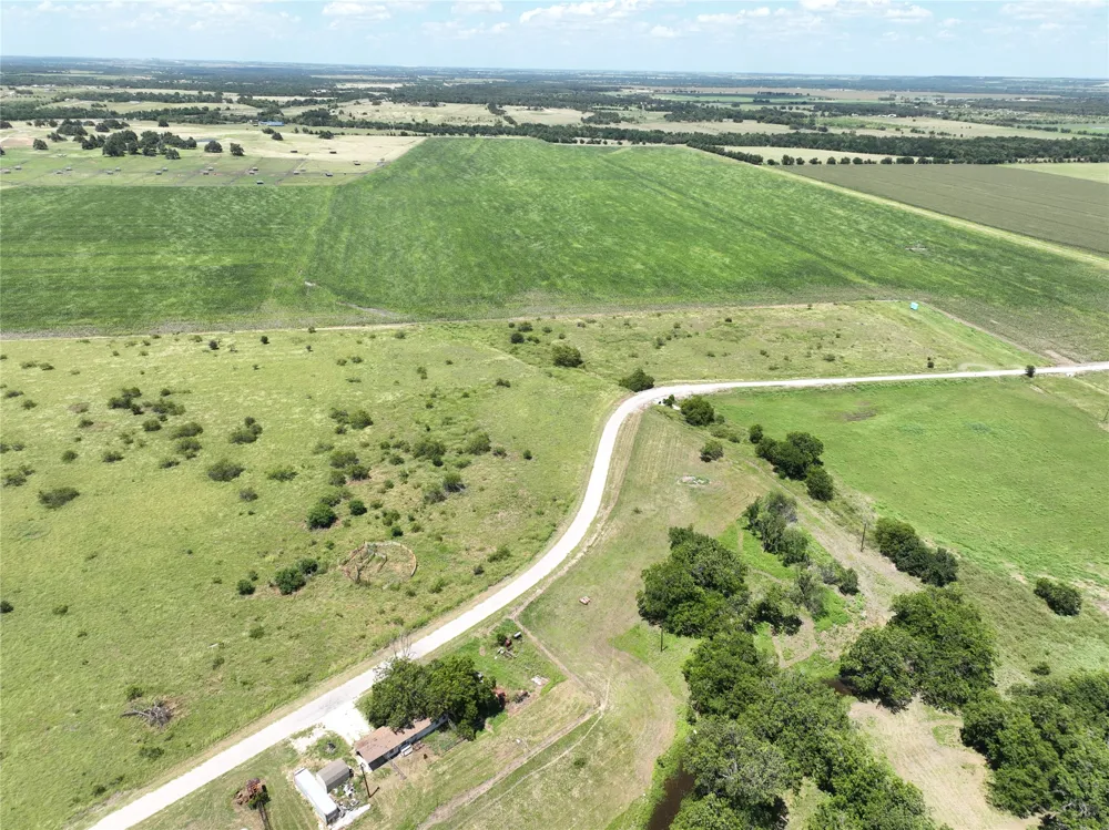 E TRAVIS Holland, TX 76534