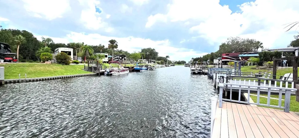 568 WATERWAY DRIVE River Ranch, FL 33867