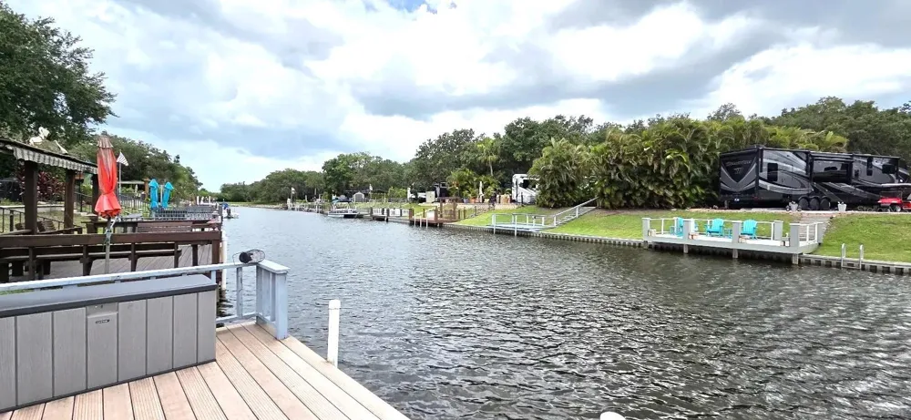 568 WATERWAY DRIVE River Ranch, FL 33867